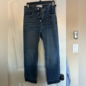 Abercrombie cropped straight button Jean 27/4